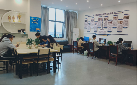 計算機(jī)應(yīng)用技術(shù)專業(yè)（信息電子技術(shù)服務(wù)方向）簡介